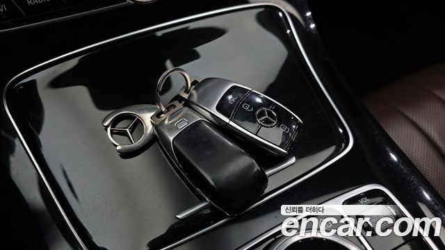Mercedes-Benz E-Class 2017 — photo 18