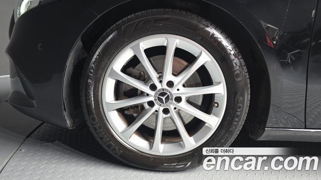 Mercedes-Benz A-Class 2020 — photo 5