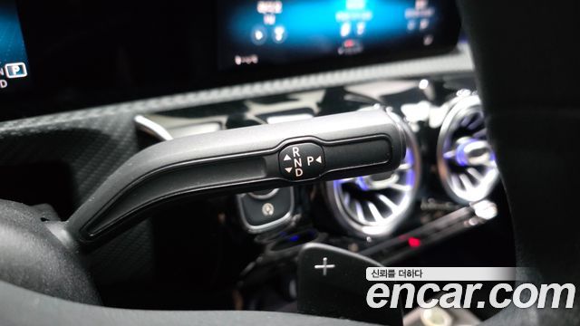 Mercedes-Benz A-Class 2020 — photo 12