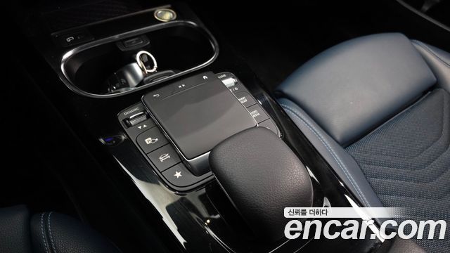 Mercedes-Benz A-Class 2020 — photo 24