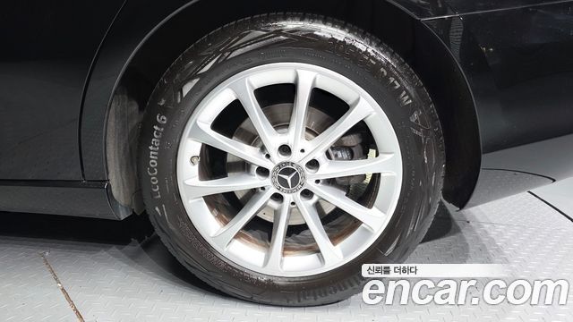 Mercedes-Benz A-Class 2020 — photo 7