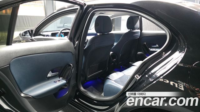 Mercedes-Benz A-Class 2020 — photo 16
