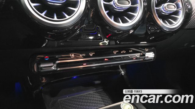 Mercedes-Benz A-Class 2020 — photo 27