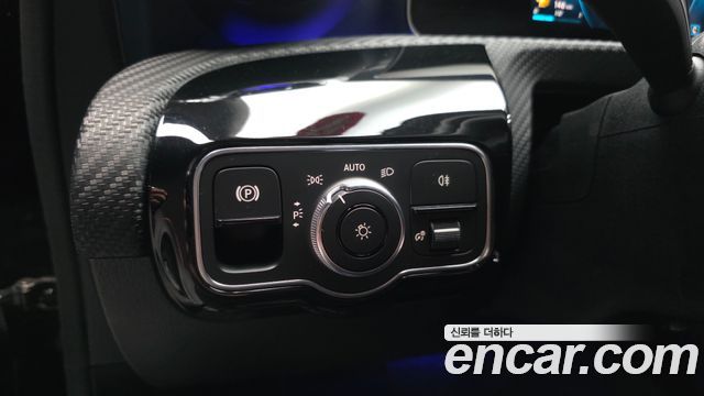 Mercedes-Benz A-Class 2020 — photo 28