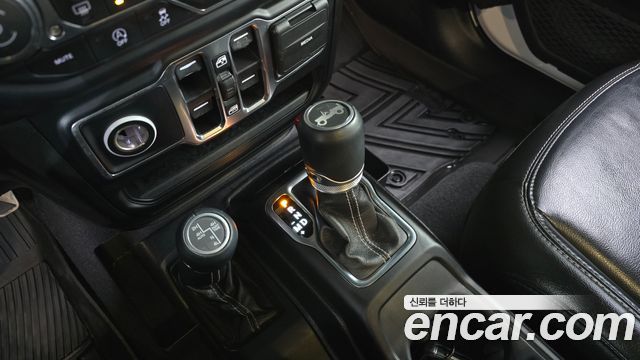 Jeep Wrangler 2019 — photo 12