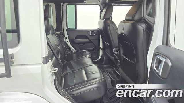 Jeep Wrangler 2019 — photo 24