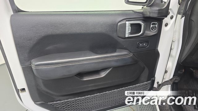 Jeep Wrangler 2019 — photo 14