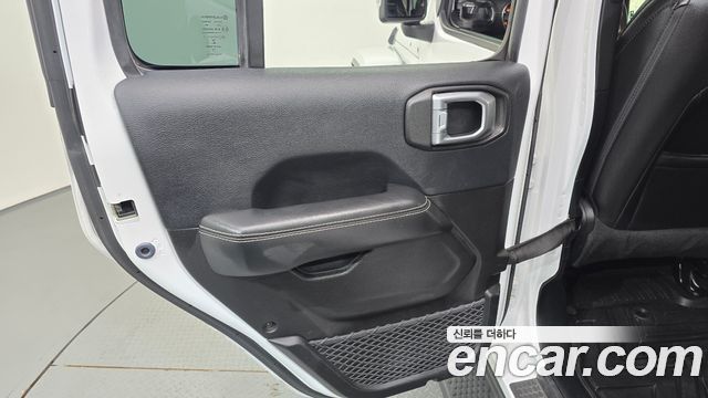 Jeep Wrangler 2019 — photo 15