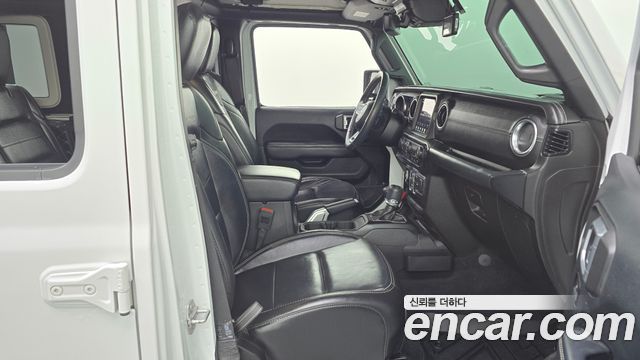 Jeep Wrangler 2019 — photo 16
