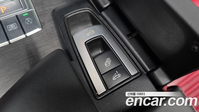 Mercedes-Benz SL-Class 2018 — photo 18