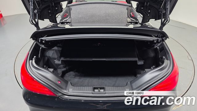 Mercedes-Benz SL-Class 2018 — photo 20