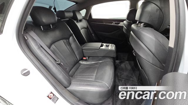 Genesis G80 2017 — photo 17