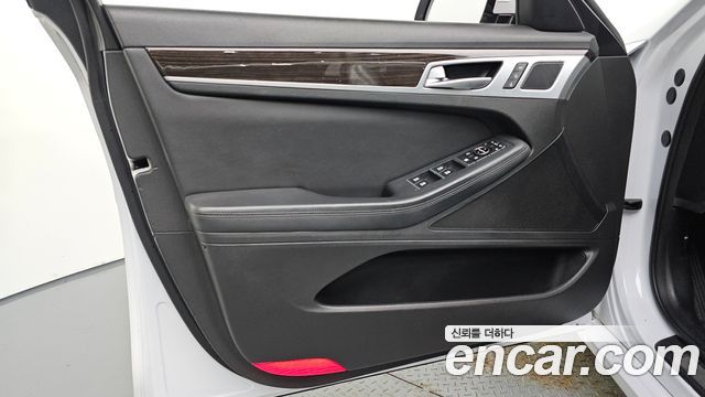 Genesis G80 2017 — photo 14
