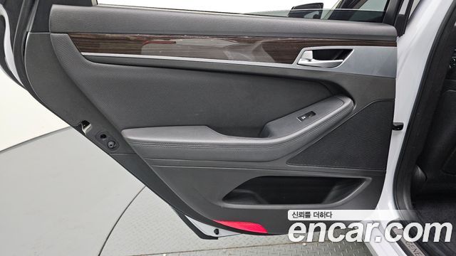 Genesis G80 2017 — photo 15