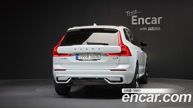 Volvo XC60 2022 — photo 4