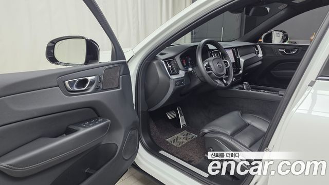 Volvo XC60 2022 — photo 13