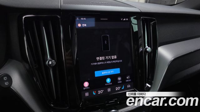 Volvo XC60 2022 — photo 23
