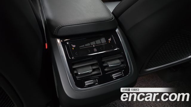 Volvo XC60 2022 — photo 24
