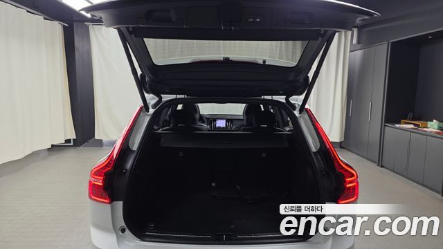 Volvo XC60 2022 — photo 26