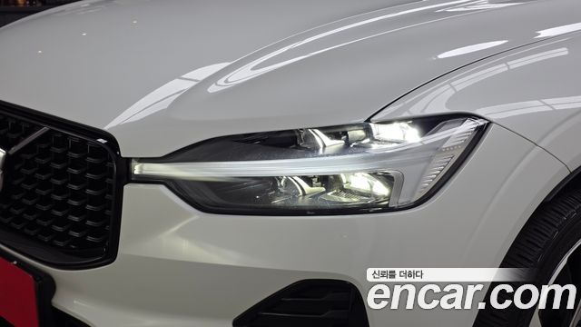 Volvo XC60 2022 — photo 8