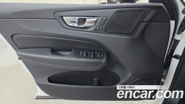 Volvo XC60 2022 — photo 14