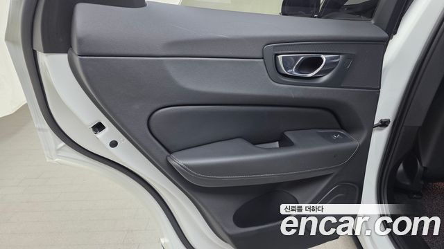 Volvo XC60 2022 — photo 15