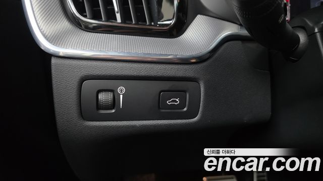 Volvo XC60 2022 — photo 28