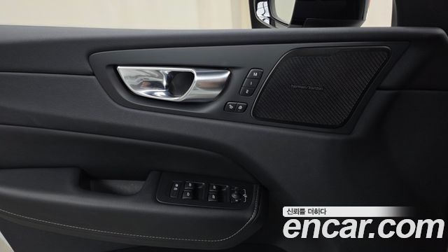 Volvo XC60 2022 — photo 30