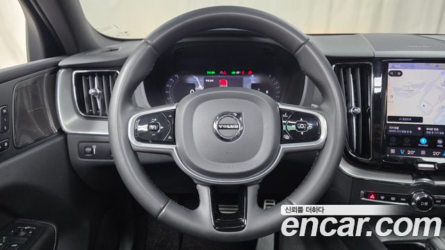 Volvo XC60 2022 — photo 31