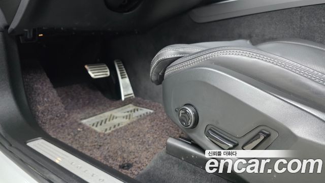 Volvo XC60 2022 — photo 32