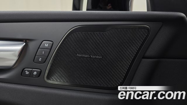 Volvo XC60 2022 — photo 36
