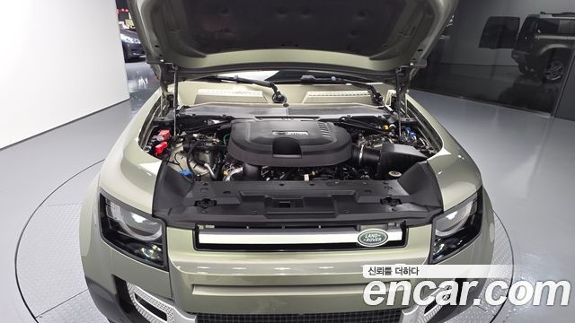 Land Rover Defender 2023 — photo 6