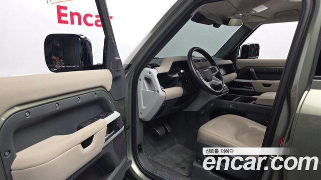 Land Rover Defender 2023 — photo 13