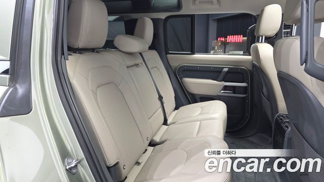 Land Rover Defender 2023 — photo 18