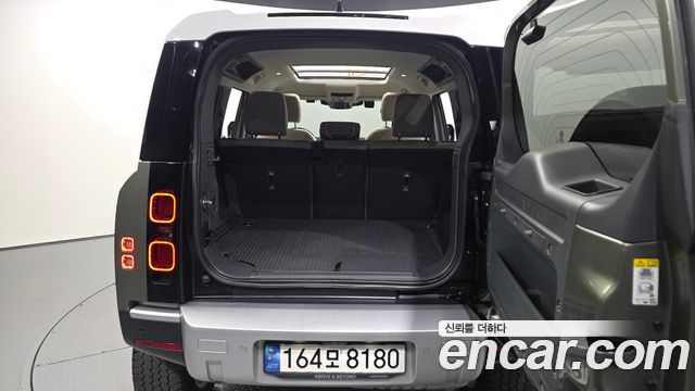 Land Rover Defender 2023 — photo 26