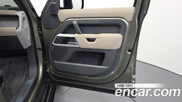 Land Rover Defender 2023 — photo 14