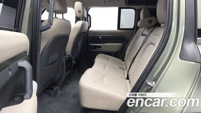 Land Rover Defender 2023 — photo 16