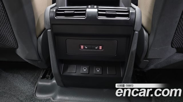 Land Rover Defender 2023 — photo 31