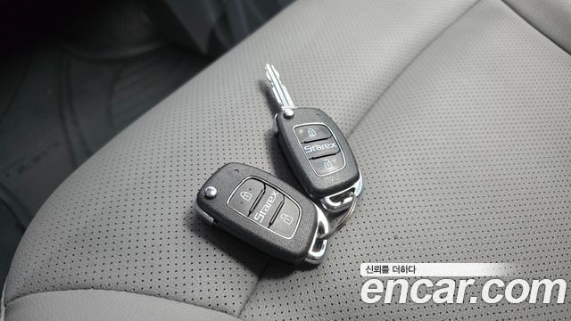 Hyundai Starex 2018 — photo 17