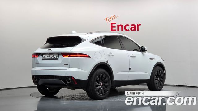 Jaguar E-PACE 2019 — photo 2
