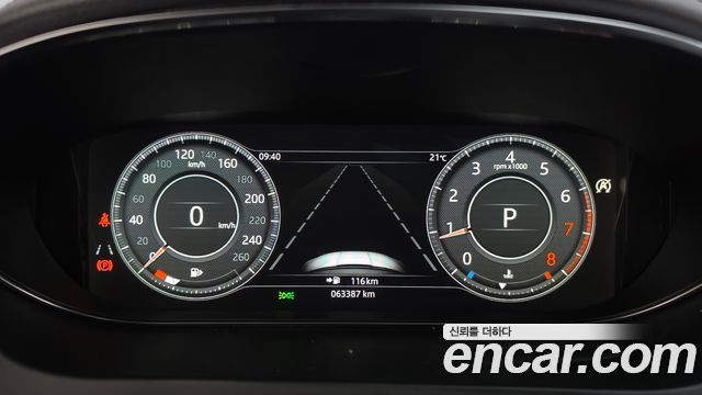 Jaguar E-PACE 2019 — photo 11