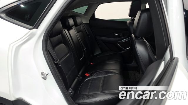 Jaguar E-PACE 2019 — photo 17