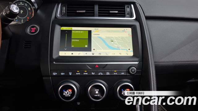 Jaguar E-PACE 2019 — photo 18