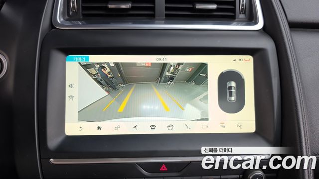 Jaguar E-PACE 2019 — photo 22