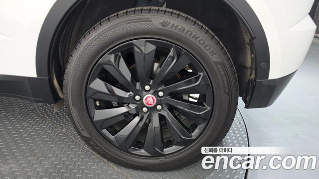 Jaguar E-PACE 2019 — photo 7