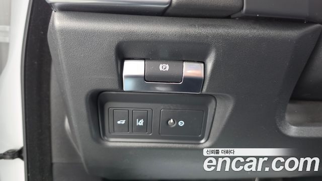 Jaguar E-PACE 2019 — photo 28