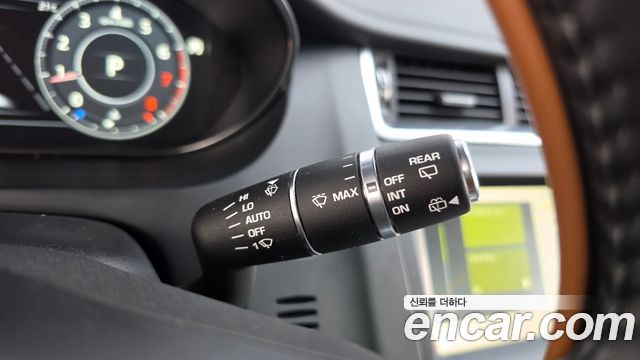 Jaguar E-PACE 2019 — photo 29