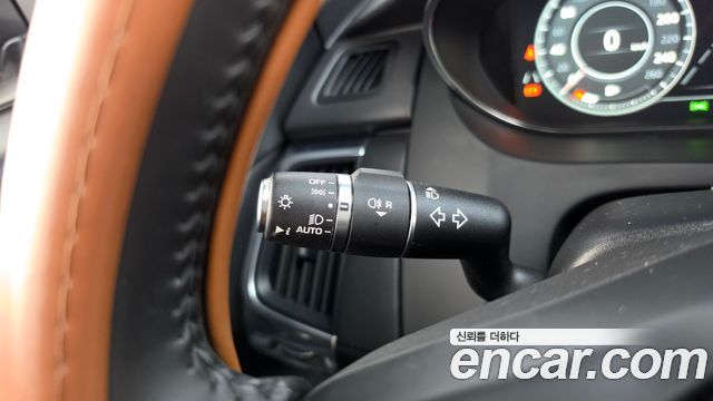 Jaguar E-PACE 2019 — photo 30