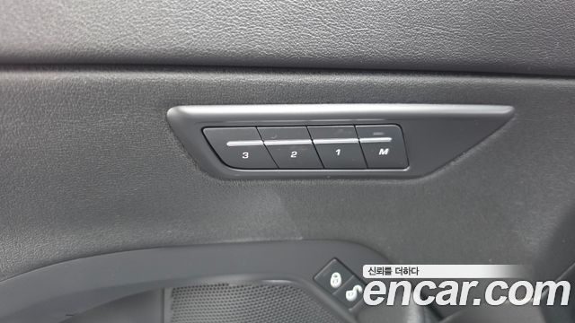 Jaguar E-PACE 2019 — photo 32