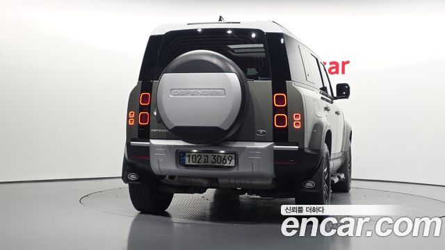 Land Rover Defender 2022 — photo 4
